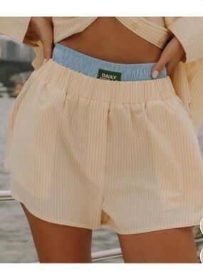 Daily drills yellow and blue stripe double layered boxer shorts! Worn once